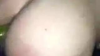 مستقبل يعوي تتم خدمته من قبل رجل وامرأة في إكس إكس إكس