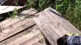 فيلم إباحي في الحديقة: نيك جماعي قاسي بالخارج