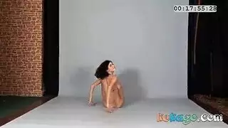 جلسة إباحية ساخنة للزوجين الهواة مع المرآة