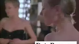 أول مرة تأخذ العاهرة عدة زبور في كل فتحاتها