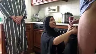 ياباني ديوث يشاهد زوجته تمارس الجنس