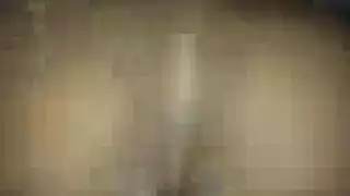 مراهقة هاوية نحيفة تحصل على تدليك يدوي وتتوسل لهزة جماع من لحس كسها