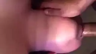 عاهرة متسولة تحصل على جرعة يومية من المني على شفتيها