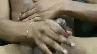 ضربات جنس مثلي عاري: ضخ عميق للحم