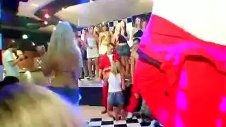 حمل زائد من هزة الجماع: خط زمني للرش والأنين