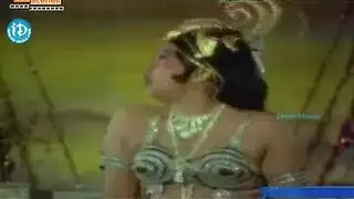 صغيرات وثملات: هيجان جماعي على مهبل المراهقات