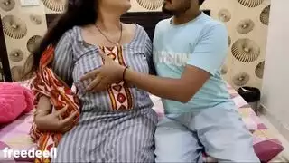 عبادة شديدة للكس وجماع عنيف جماعي مع حلوات هنديات