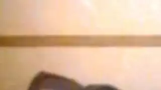 أختي وظفت مساعدًا للقضيب، وليس للعمل