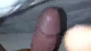مدلكة تأخذ كسها الضيق بعنف