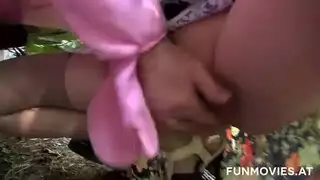 مراهق نمساوي يضرب أرنب عيد فصح راغب في الإباحية