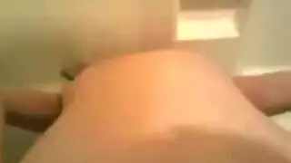 فمها القذر يتوسل من أجل القضيب
