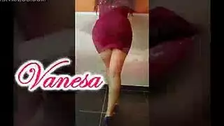 السمراء المغرية جمينا تركع لتعبد قضيباً قاسياً بفمها