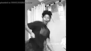 المسرح الحي يتحول إلى ثلاثية إباحية مع راقصة ساخنة