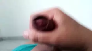 ناك فرد من أفراد العصابة امرأه مكبله بالسلاسل