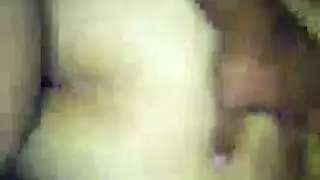 ولد صغير ينيك أمه الجميله