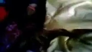 زوجة وصديقة مثارة تشاركان مع أفضل صديق للزوج