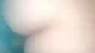 نزل في سن المراهقة شقراء الدهون وقذرة مع رجل قابلته للتو في الحمام