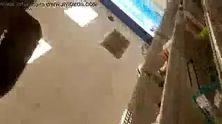 مص ثنائي ينتهي بوجه مغطى بالسائل
