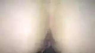 فتاة شقراء تشبع رغباتها بقضيب الشقراء الكبير