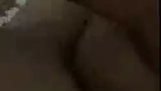 عاهرة مفلسة تُستغل في تصوير إباحي