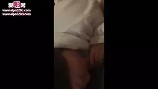 زوجة آسيوية حلوة تلعب مع بوسها