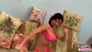 تحقيق خيال الجنس الجماعي لعاهرات المكتب وقحات يرتدين الجوارب