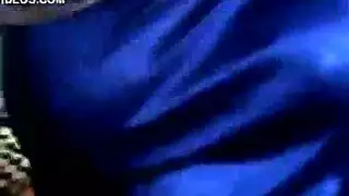 صديقة شابة تستمتع بقضيب نجم إباحي سميك
