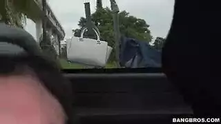 نشر تلك المؤخرة الحلوة من أجل جماع عنيف