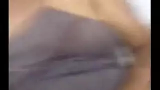 ثنائي هندي هاوٍ في جنس صريح على السرير ومص قوي للقضيب