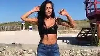 عاهرة المكتب جورجينا تشكو ثم تختنق على قضيب المدير التنفيذي