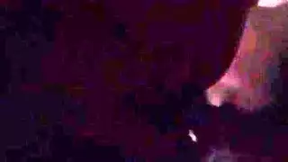 فتاة الأب وزوجها يستسلمان لقضيبه الكبير