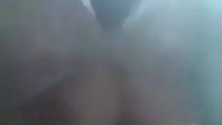 أم جزائرية تسجل نفسها وهي تُمسك بفحل أشيب
