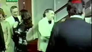 كم بلل في هذا المشهد الإباحي؟