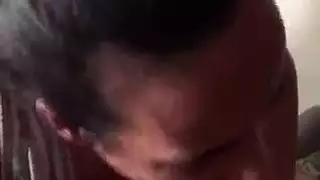 حلق هذا القضيب الكبير حتى أختنق