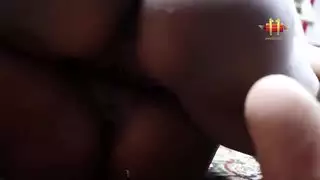 إباحية عربية سحاقية: تقبيل عميق ومقص