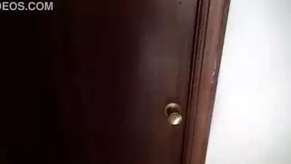 خادمة عربية حامل تمارس الجنس مع جندي أمريكي في غرفة نوم فرنسية