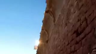 ممارسة جنسية ثلاثية على الشاطئ العام: زوجين يمارسان الجنس وأنا الرجل الإضافي