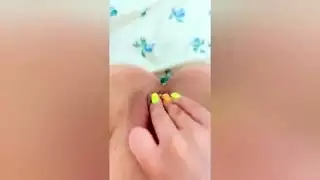 فرج وردي بريء يمتلئ بالسائل المنوي