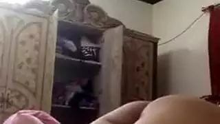 مومس منقبه مومس بنت لبوه بتهيج من الردود على فيديوهاتها اللى بتسخن كسها اكتر