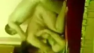 فتاة كبيرة الثدي تُناك في وجهها وتُملأ بالسائل المنوي