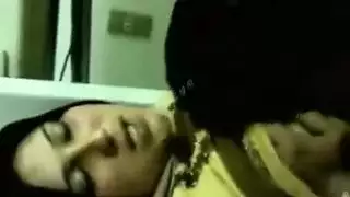 زوجة عربية منزلية تناك بقوة فعل إباحي كامل