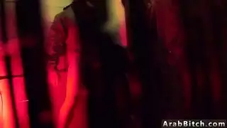 ‫رغبات محجبة محظورة تنطلق في جنس جماعي صريح‬