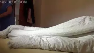 خادمة مسلمة تصدمها عضوة الضيف الفرنسي الأسود الضخم
