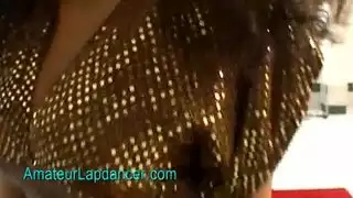 الحلوة الغريبة تأخذ عدة قذفات