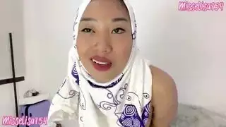 حركة لعبة شرجية إباحية مع فتاة مسلمة زلقة
