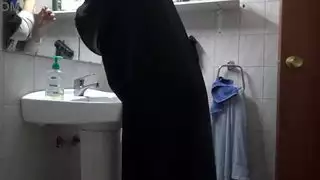 الزوجة المطيعة تُهيمن عليها قضيب نائب الرئيس الضخم في مشهد إباحي