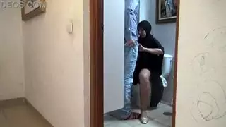 ميلف تركية تمارس الجنس بقوة مع ربيبها البريطاني في فندق لندن