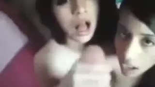 زوجة الأب الشهوانية تمص وتبلع كل قطرة