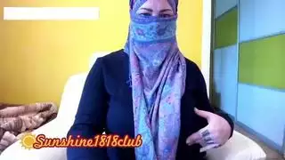 ويب كاميرا صريحة: محجبة ذات صدر كبير تمارس الجنس