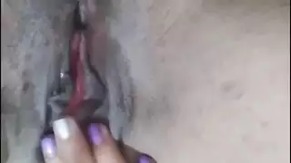 حجاب وكعب عالي فتاة عربية تتعشى بلعبة